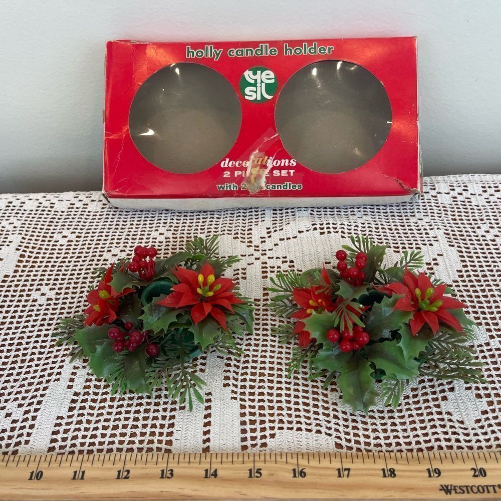 Vintage plastic poinsettias Holly Candles holders || Vintage candle holders - Picture 1 of 7